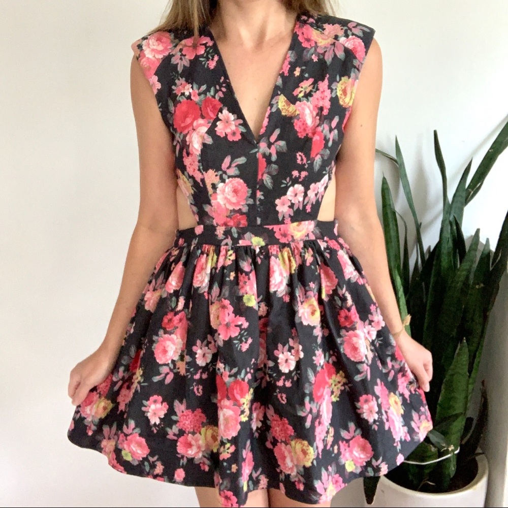 Lulus Brat Pack Black Cutout Floral Print Dress size Medium